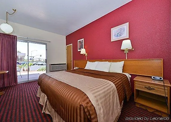 Rodeway At Powell 3*